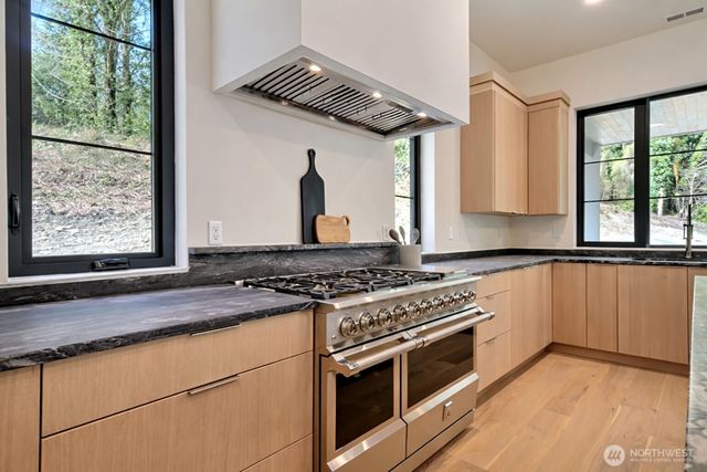 275 Island Boulevard, Fox Island, WA 98333