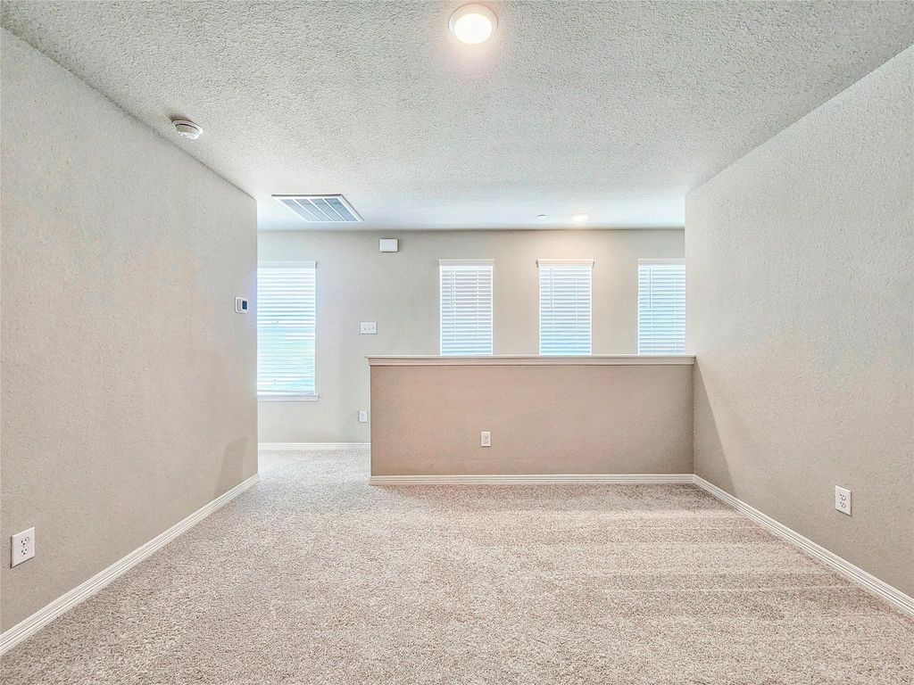 Image 10 of property listing at 8002 Scanlan Trace, Missouri City, TX 77459