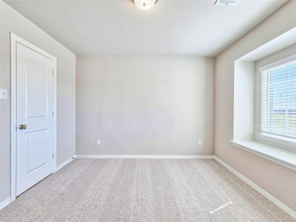 Image 12 of property listing at 8002 Scanlan Trace, Missouri City, TX 77459