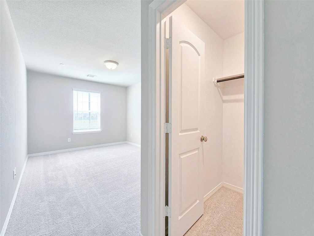 Image 14 of property listing at 8002 Scanlan Trace, Missouri City, TX 77459