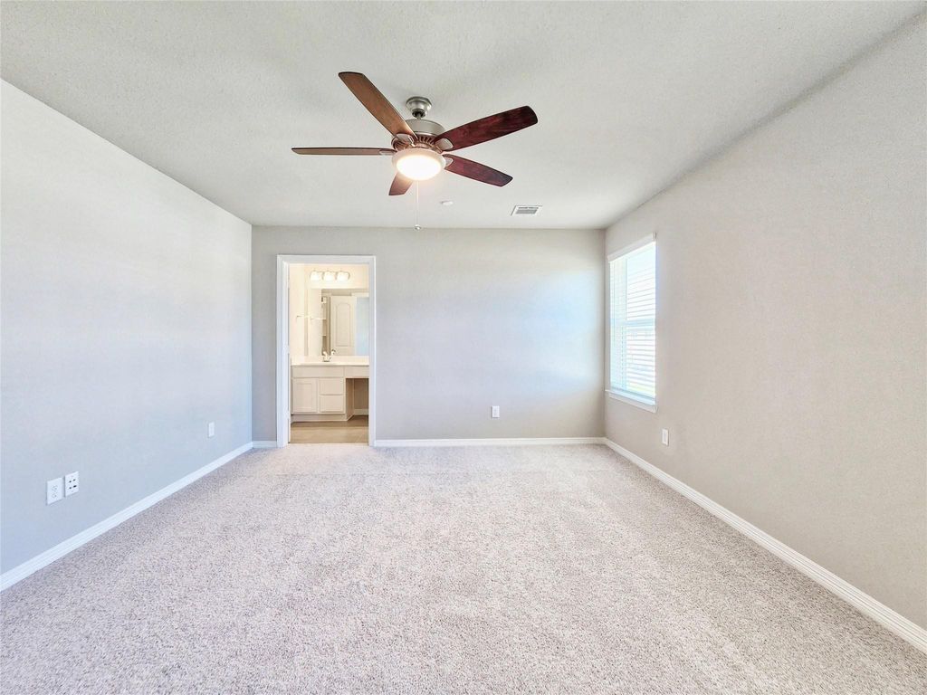 Image 17 of property listing at 8002 Scanlan Trace, Missouri City, TX 77459