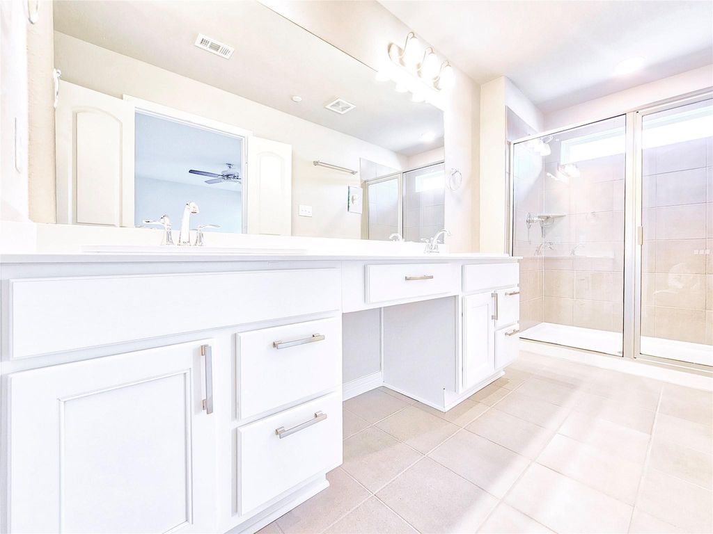 Image 19 of property listing at 8002 Scanlan Trace, Missouri City, TX 77459