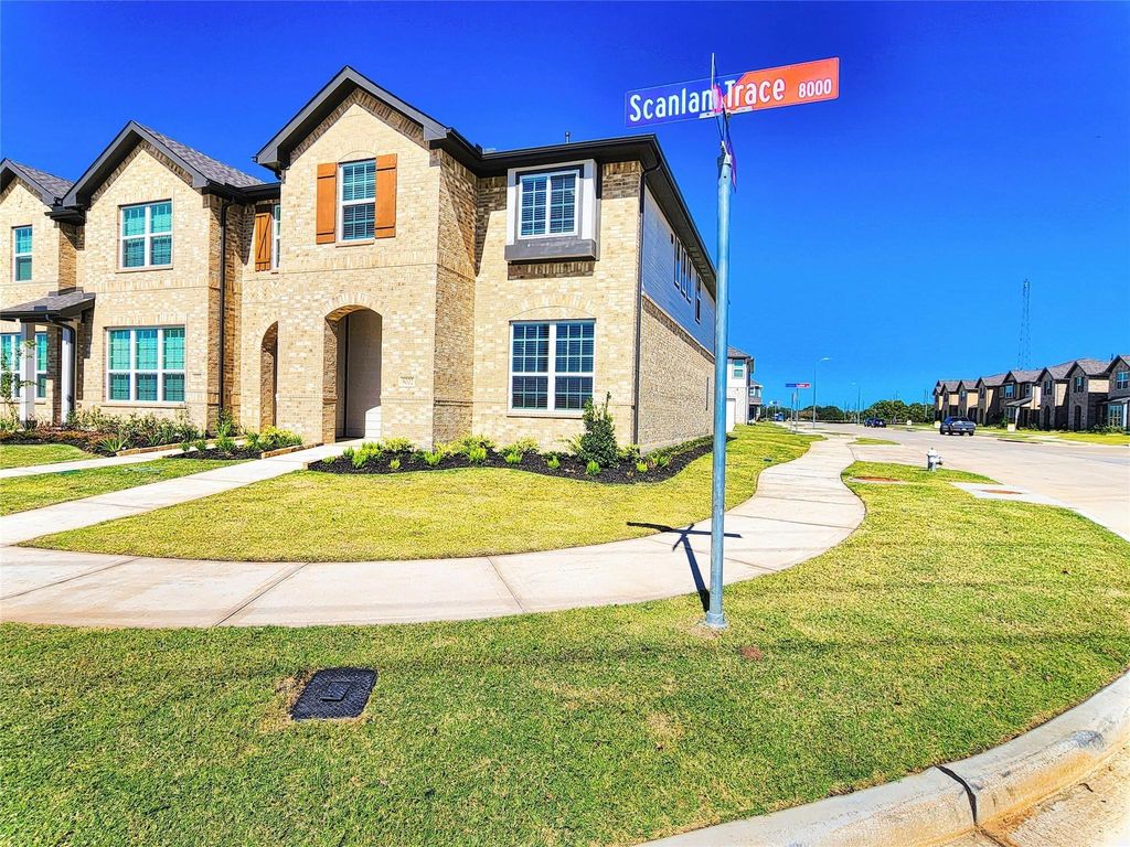 Image 2 of property listing at 8002 Scanlan Trace, Missouri City, TX 77459