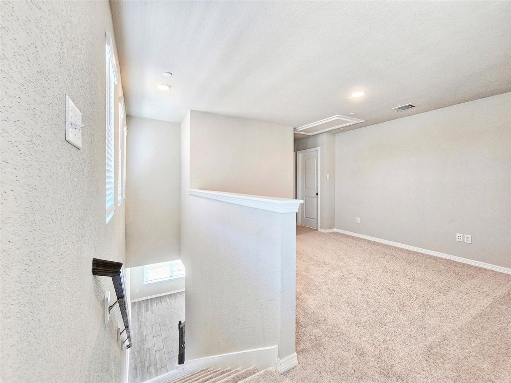 Image 9 of property listing at 8002 Scanlan Trace, Missouri City, TX 77459