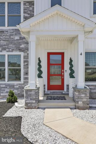 4 REIN DR, Stevens, PA 17578