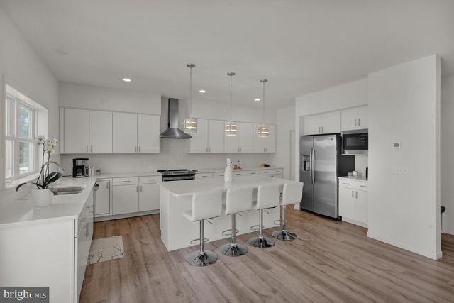 4 REIN DR, Stevens, PA 17578