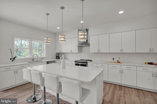 4 REIN DR, Stevens, PA 17578