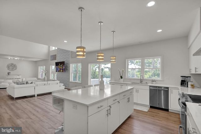 4 REIN DR, Stevens, PA 17578