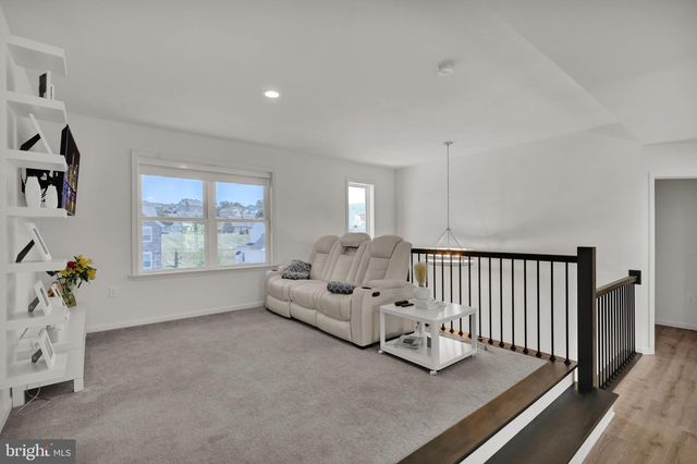 4 REIN DR, Stevens, PA 17578
