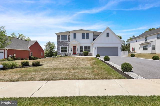 4 REIN DR, Stevens, PA 17578