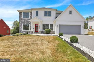 4 REIN DR, Stevens, PA 17578