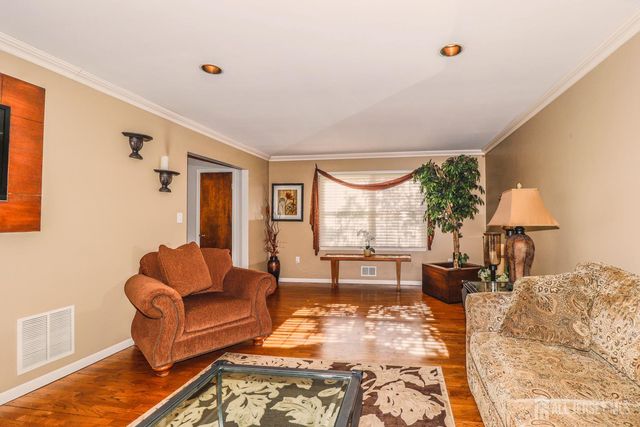 9 Glynn Court, Sayreville, NJ 08859