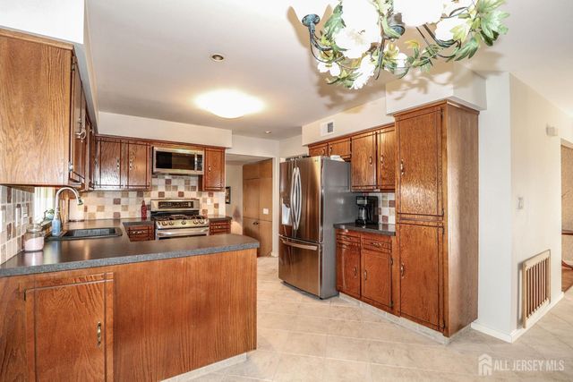 9 Glynn Court, Sayreville, NJ 08859