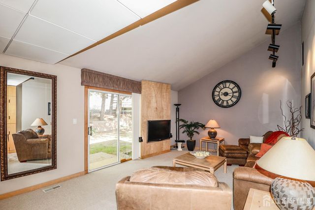 9 Glynn Court, Sayreville, NJ 08859