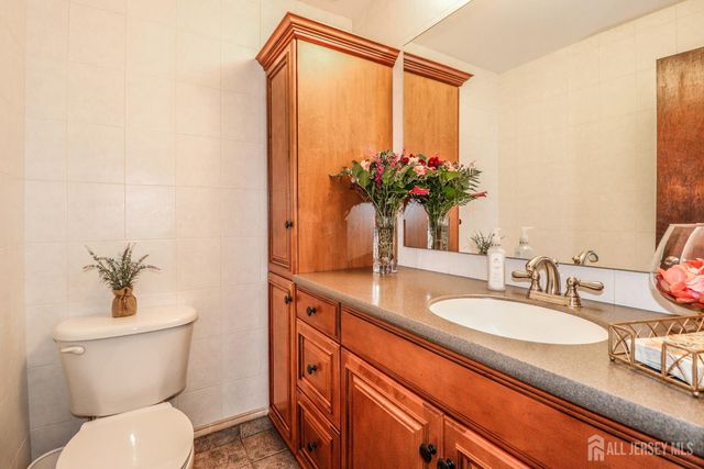 9 Glynn Court, Sayreville, NJ 08859