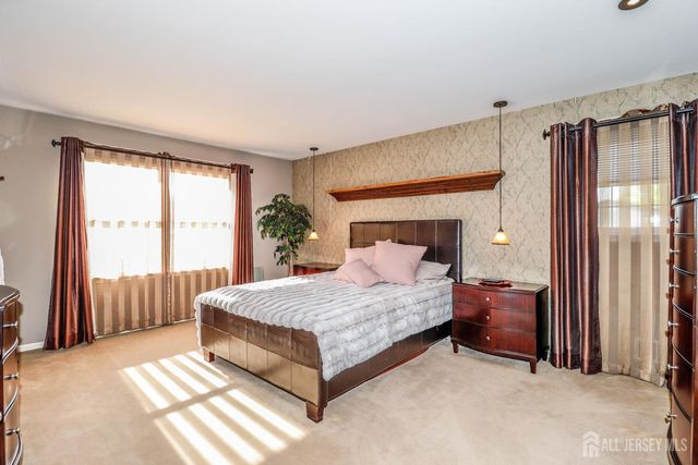 9 Glynn Court, Sayreville, NJ 08859