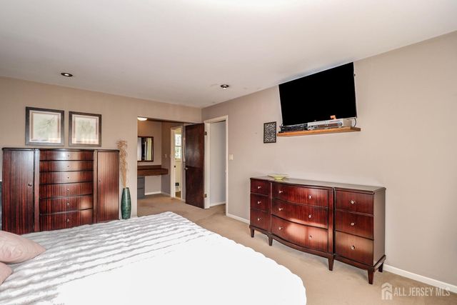 9 Glynn Court, Sayreville, NJ 08859