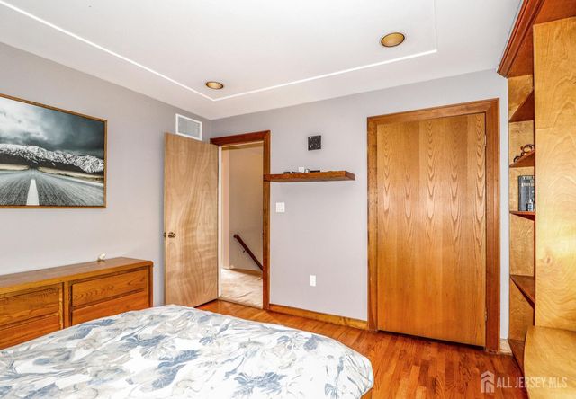 9 Glynn Court, Sayreville, NJ 08859