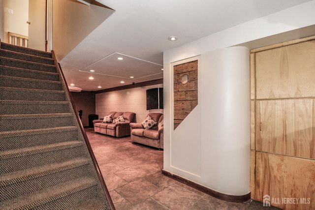 9 Glynn Court, Sayreville, NJ 08859