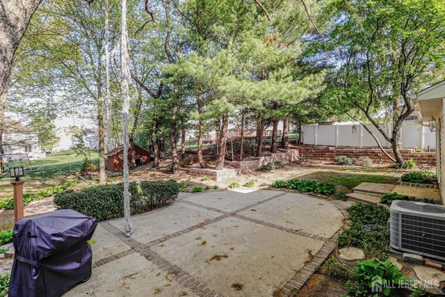 9 Glynn Court, Sayreville, NJ 08859