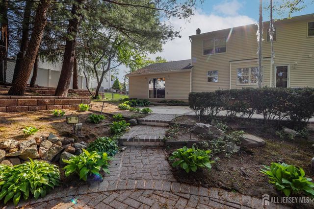 9 Glynn Court, Sayreville, NJ 08859