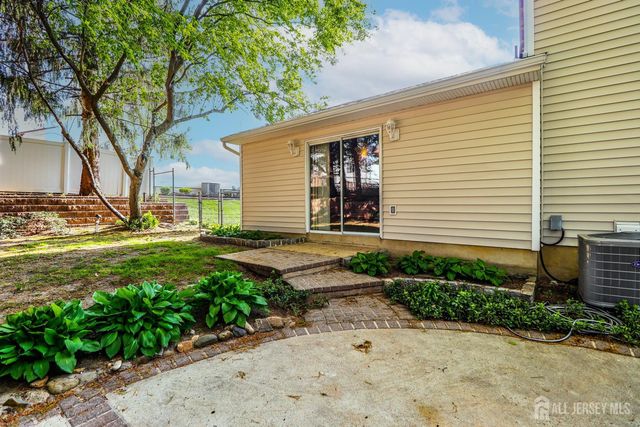 9 Glynn Court, Sayreville, NJ 08859