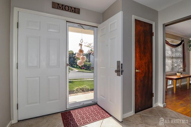 9 Glynn Court, Sayreville, NJ 08859