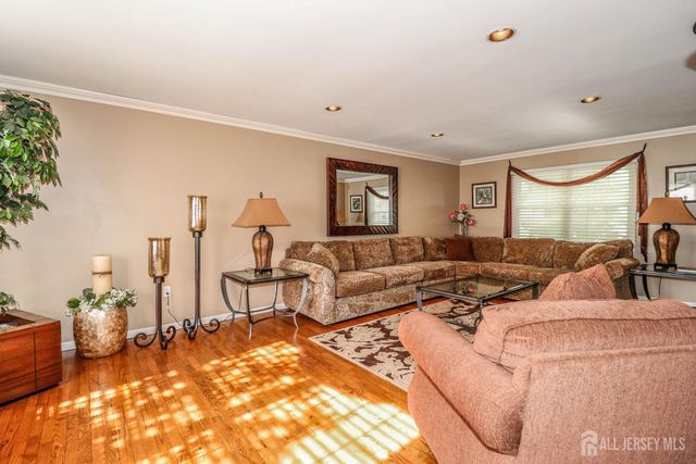 9 Glynn Court, Sayreville, NJ 08859