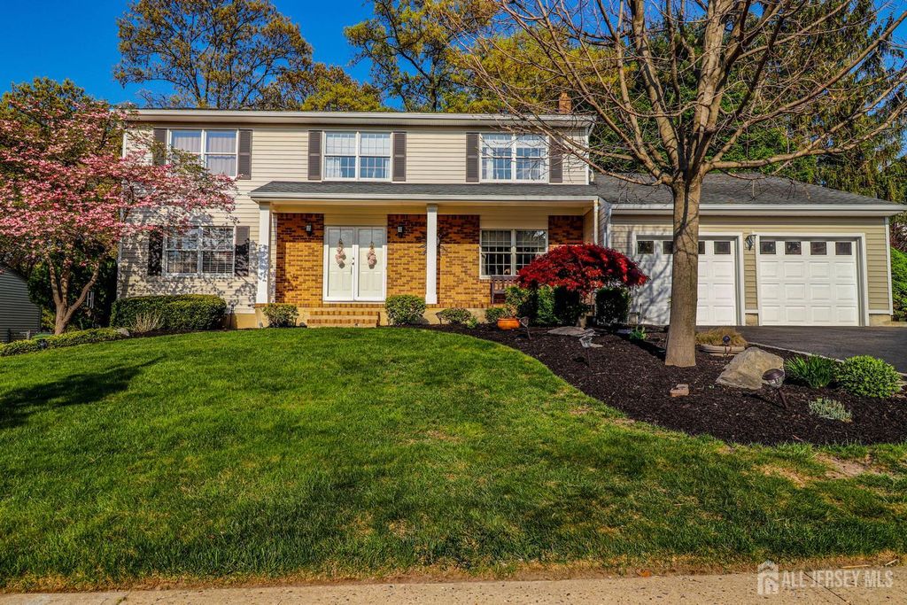 9 Glynn Court, Sayreville, NJ 08859