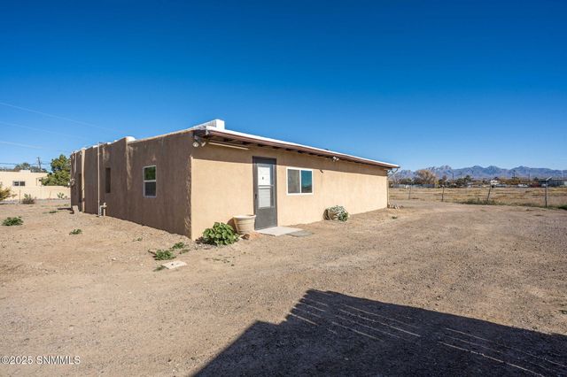 1555 Mayfield Road, Las Cruces, NM 88007