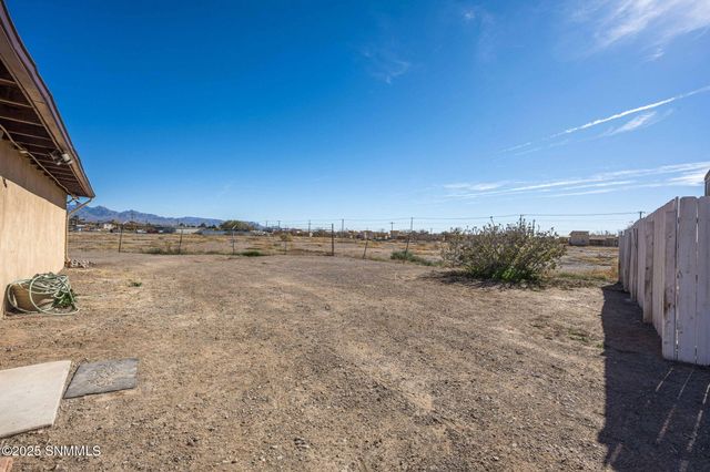 1555 Mayfield Road, Las Cruces, NM 88007