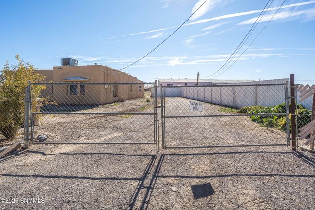 1555 Mayfield Road, Las Cruces, NM 88007