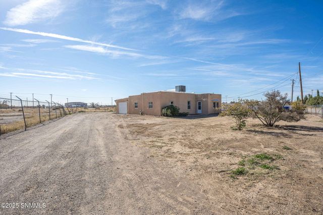 1555 Mayfield Road, Las Cruces, NM 88007