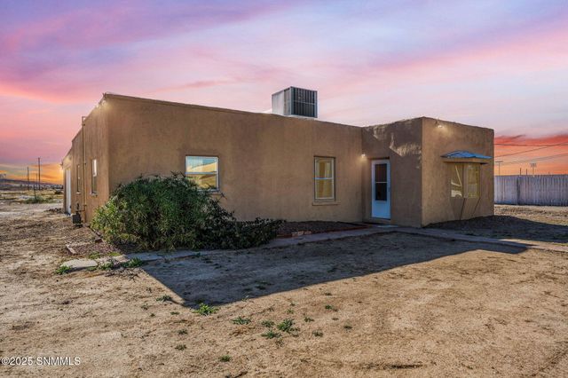 1555 Mayfield Road, Las Cruces, NM 88007