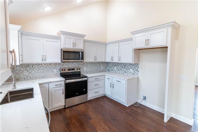 1005 E Pearl Court, Savannah, MO 64485