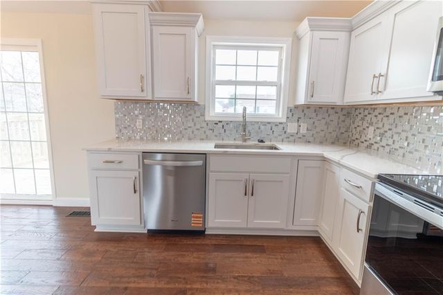 1005 E Pearl Court, Savannah, MO 64485