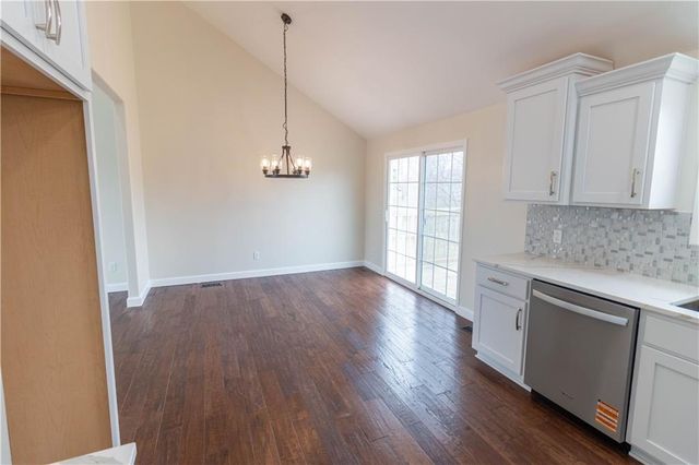 1005 E Pearl Court, Savannah, MO 64485