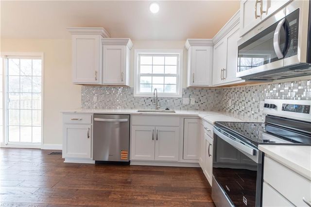 1005 E Pearl Court, Savannah, MO 64485