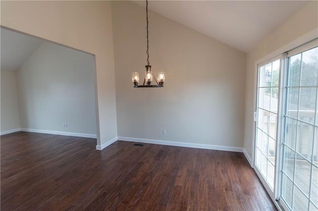 1005 E Pearl Court, Savannah, MO 64485