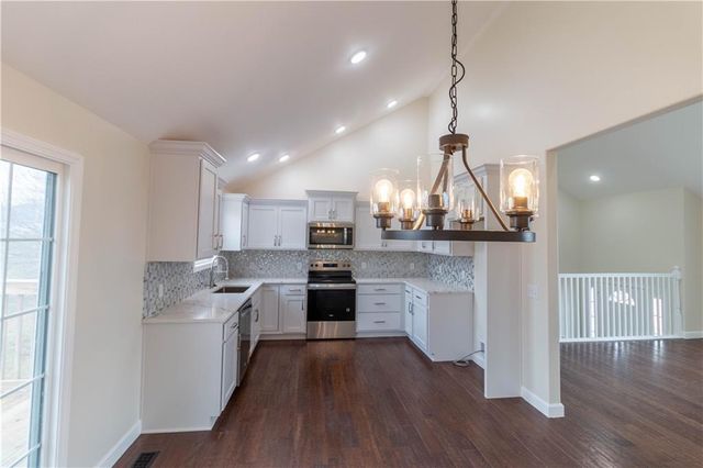 1005 E Pearl Court, Savannah, MO 64485