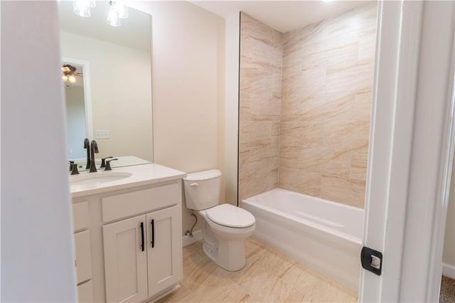 1005 E Pearl Court, Savannah, MO 64485