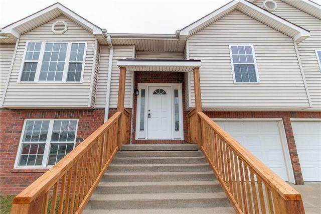 1005 E Pearl Court, Savannah, MO 64485