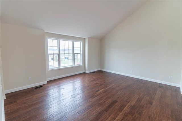 1005 E Pearl Court, Savannah, MO 64485