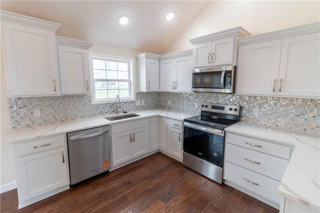 1005 E Pearl Court, Savannah, MO 64485