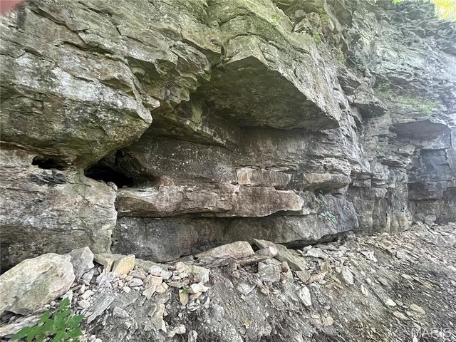 4015 Pike 9140, Louisiana, MO 63353