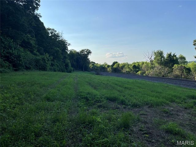 4015 Pike 9140, Louisiana, MO 63353