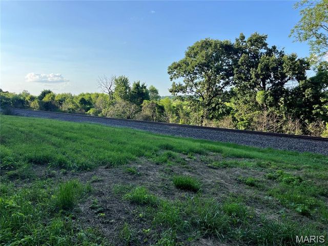 4015 Pike 9140, Louisiana, MO 63353