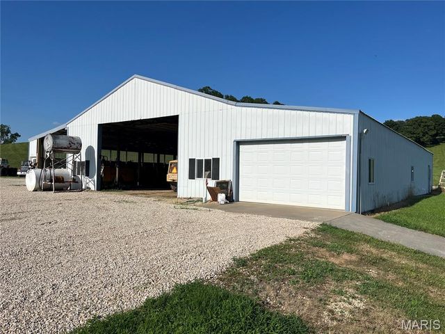 4015 Pike 9140, Louisiana, MO 63353