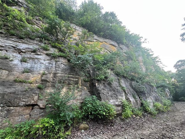 4015 Pike 9140, Louisiana, MO 63353