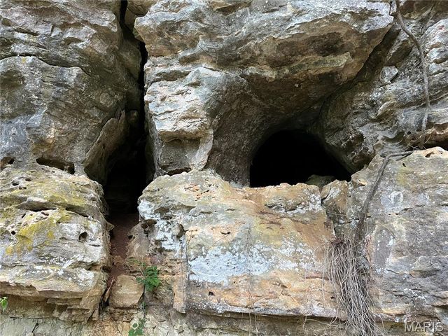 4015 Pike 9140, Louisiana, MO 63353